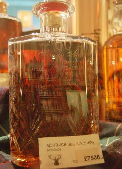 Flasche eines sechzig Jahre alten Mortlach Whisky.