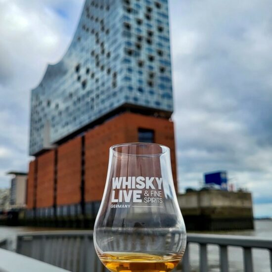 Whiskyglas der Whisky Live Germany an der Elbphilharmonie